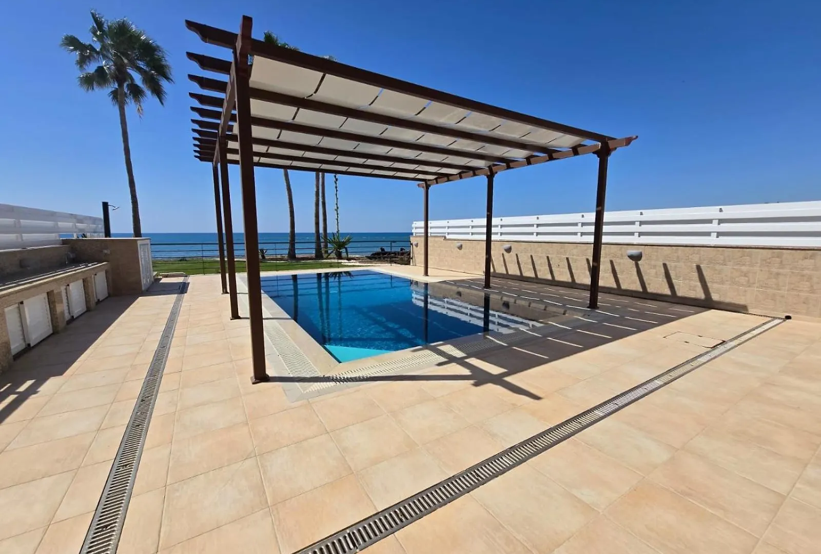 Fabulous Beach Front House With Pool Lárnaka 0*,