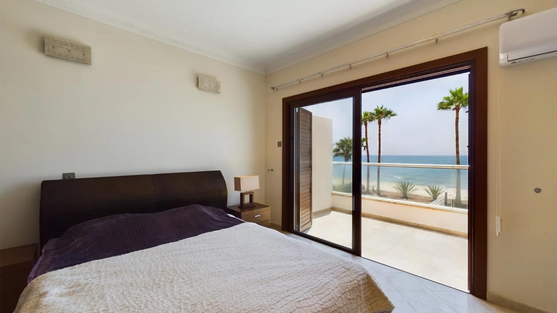 Fabulous Beach Front House With Pool Lárnaka 0*,  Ciprus
