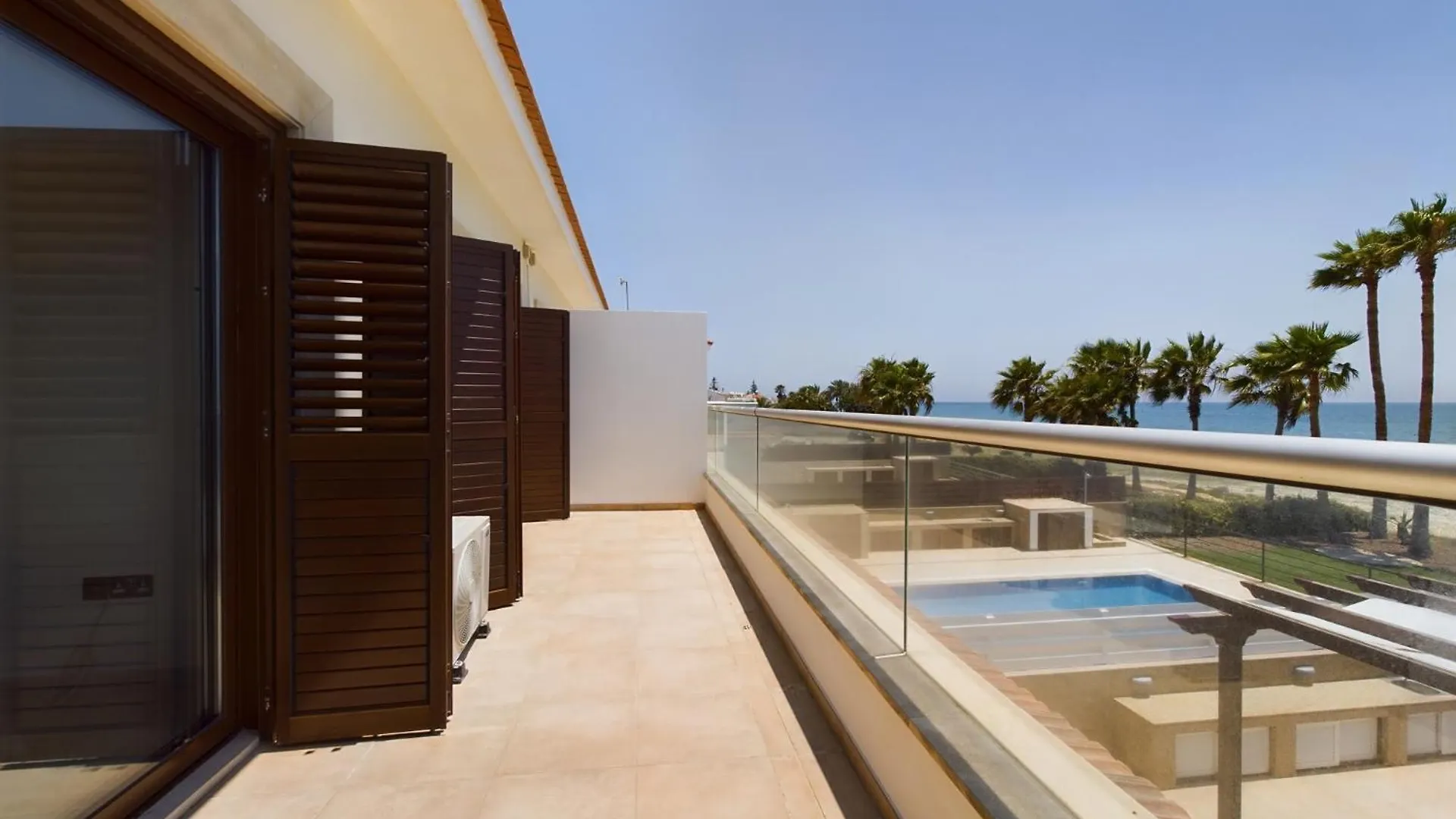 Fabulous Beach Front House With Pool Lárnaka 0*,