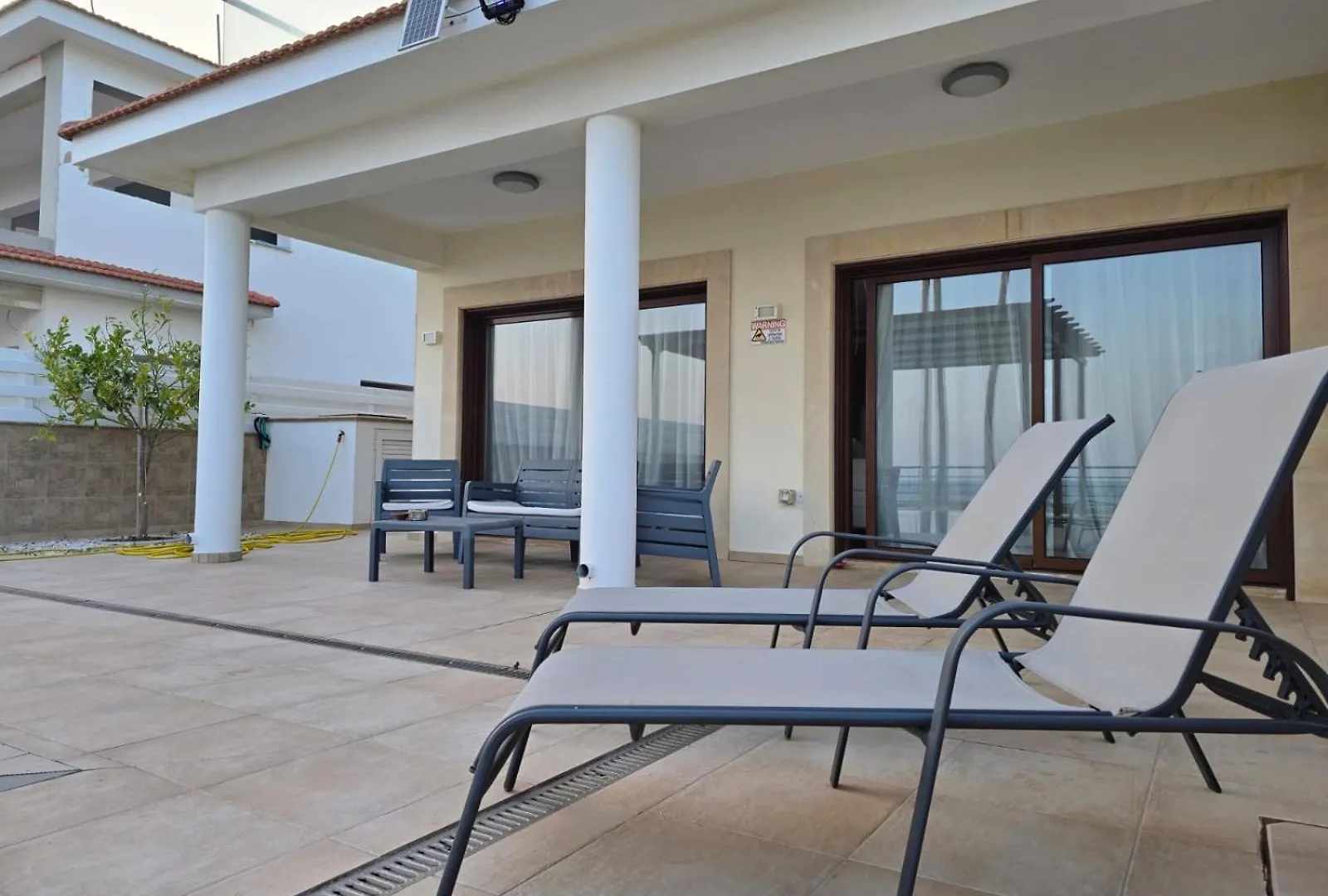 Villa Fabulous Beach Front House With Pool Lárnaka